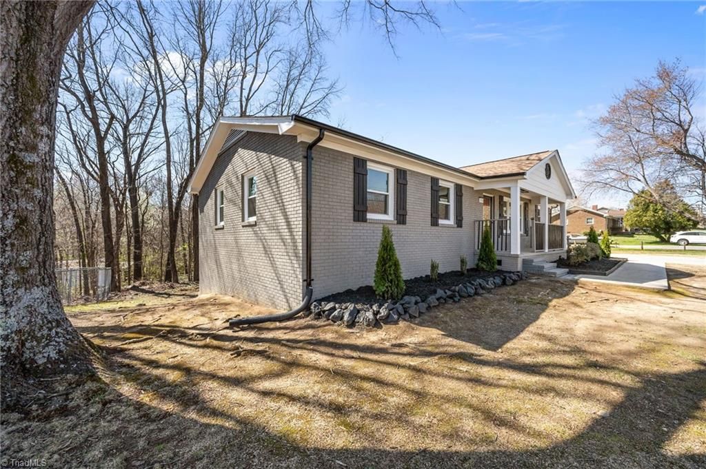 Photo of 1062 Jackson Street, Burlington, NC 27217 (MLS # 1212342)