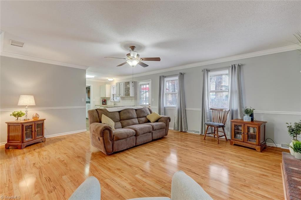 Kernersville, North Carolina 27284, United States, 3 Bedrooms Bedrooms, ,3 BathroomsBathrooms,Residential,Pending,80226