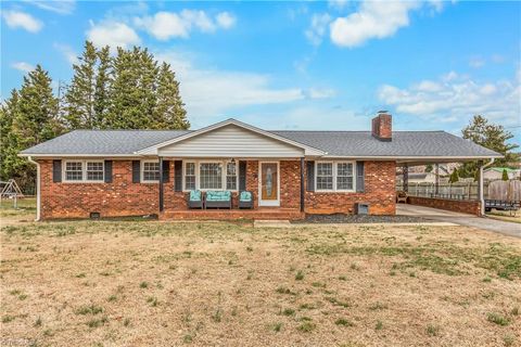 Homes For Sale - 919 Mayford Drive<br/> Forsyth County, Kernersville, NC 27284