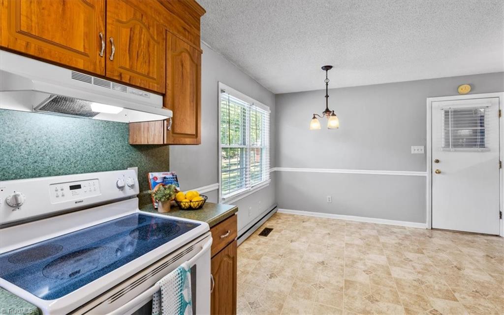 McLeansville, North Carolina 27301, United States, 3 Bedrooms Bedrooms, ,2 BathroomsBathrooms,Residential,Pending,209261