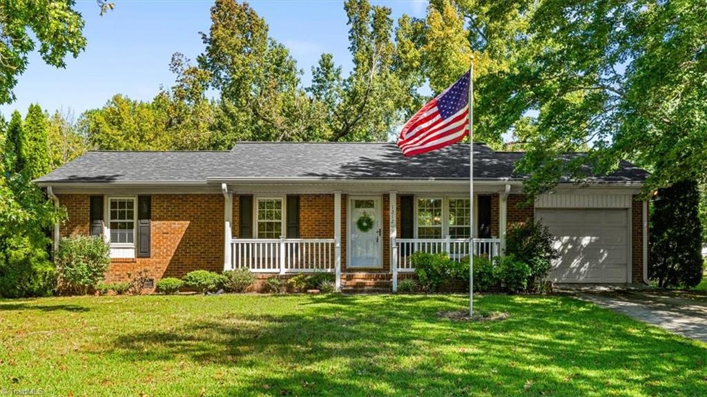 McLeansville, North Carolina 27301, United States, 3 Bedrooms Bedrooms, ,2 BathroomsBathrooms,Residential,Pending,209261