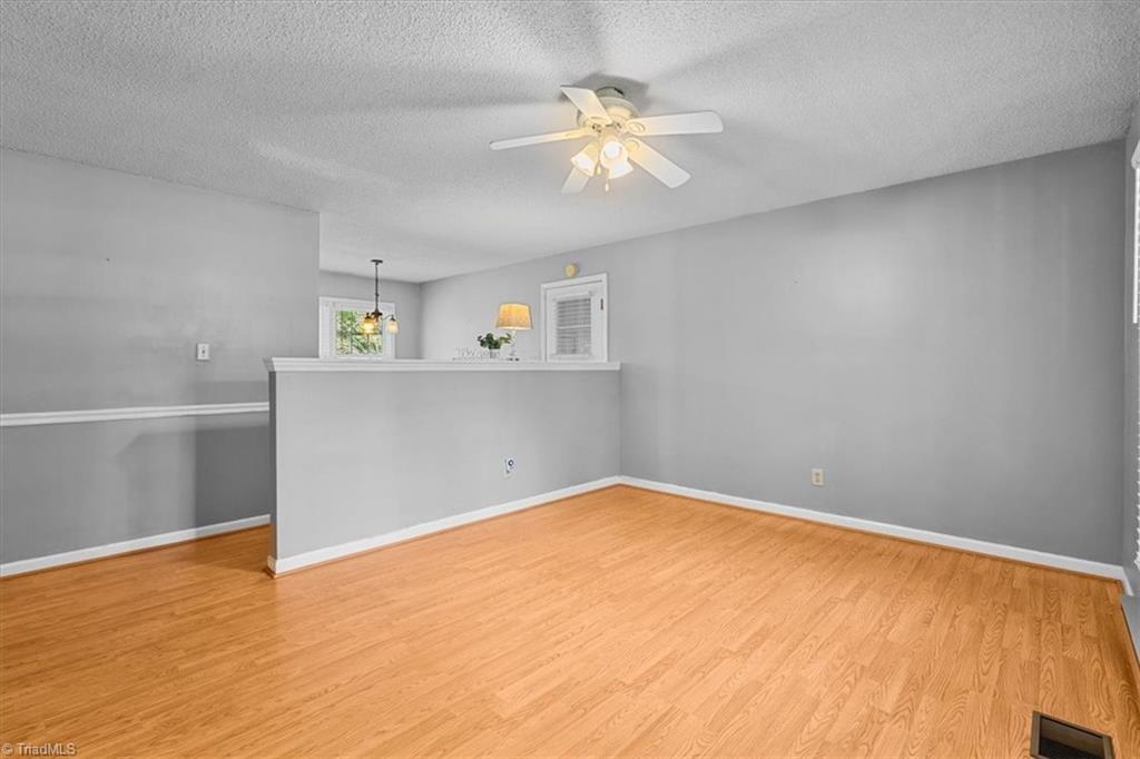 McLeansville, North Carolina 27301, United States, 3 Bedrooms Bedrooms, ,2 BathroomsBathrooms,Residential,Pending,209261