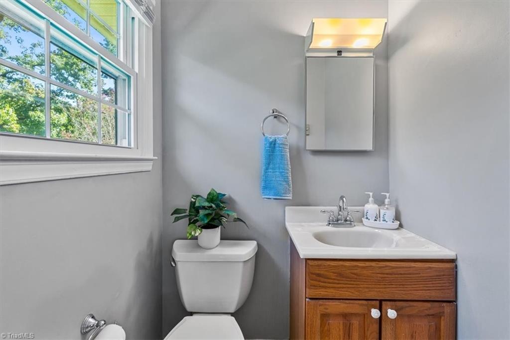 McLeansville, North Carolina 27301, United States, 3 Bedrooms Bedrooms, ,2 BathroomsBathrooms,Residential,Pending,209261