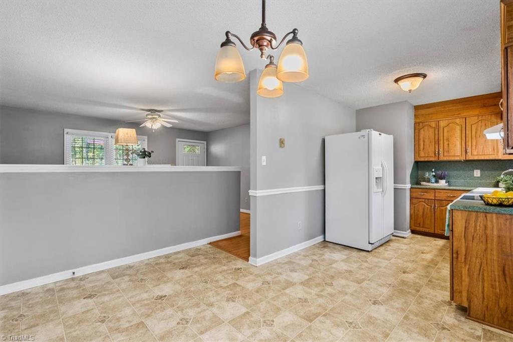 McLeansville, North Carolina 27301, United States, 3 Bedrooms Bedrooms, ,2 BathroomsBathrooms,Residential,Pending,209261