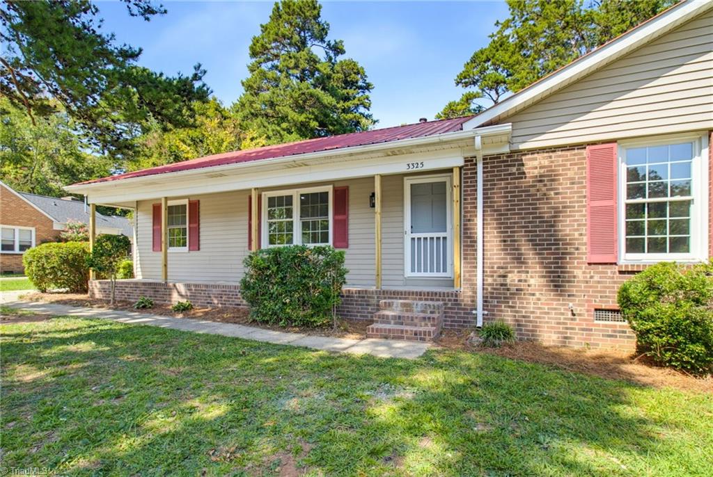 Photo of 3325 Colony Drive, Jamestown, NC 27282 (MLS # 1235939)