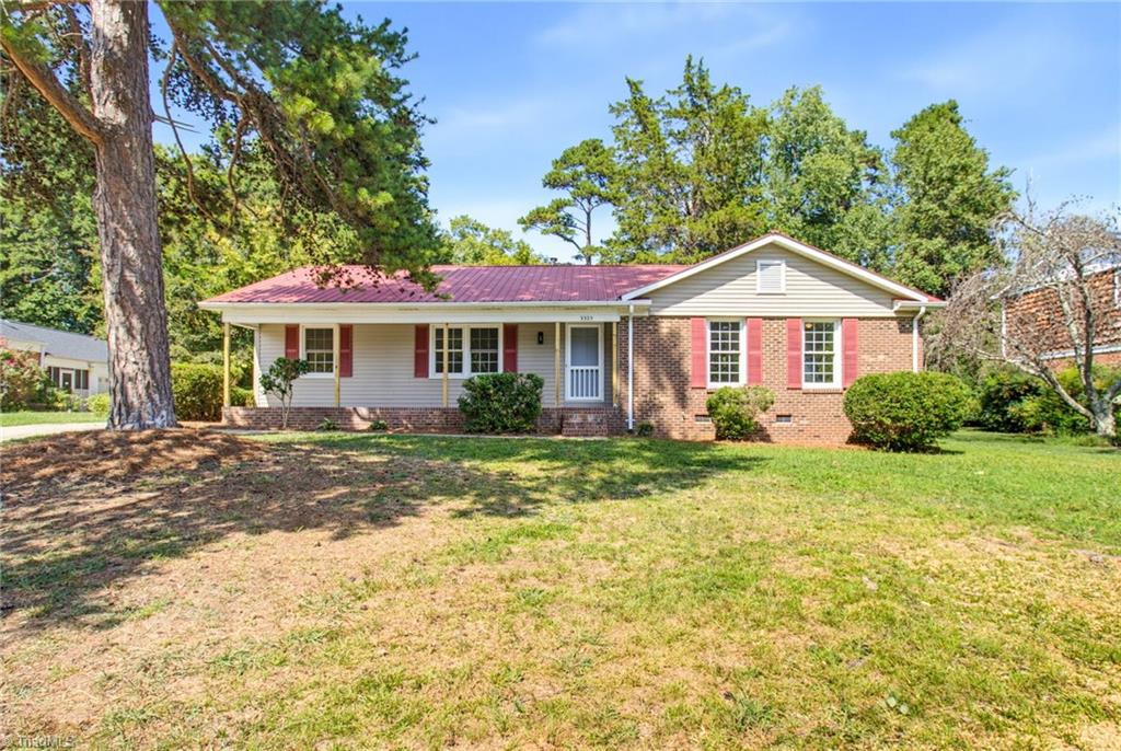 Photo of 3325 Colony Drive, Jamestown, NC 27282 (MLS # 1235939)