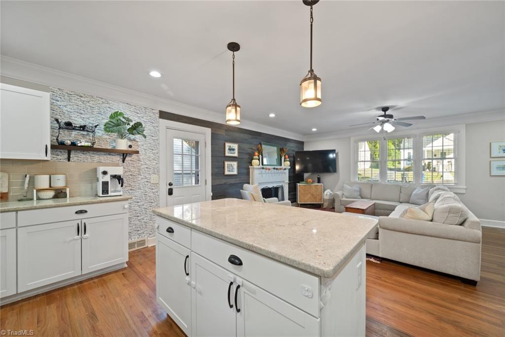 Winston-Salem, North Carolina 27104, United States, 3 Bedrooms Bedrooms, ,3 BathroomsBathrooms,Residential,Pending,36816