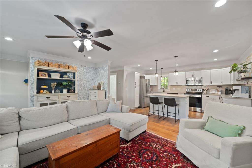 Winston-Salem, North Carolina 27104, United States, 3 Bedrooms Bedrooms, ,3 BathroomsBathrooms,Residential,Pending,36816