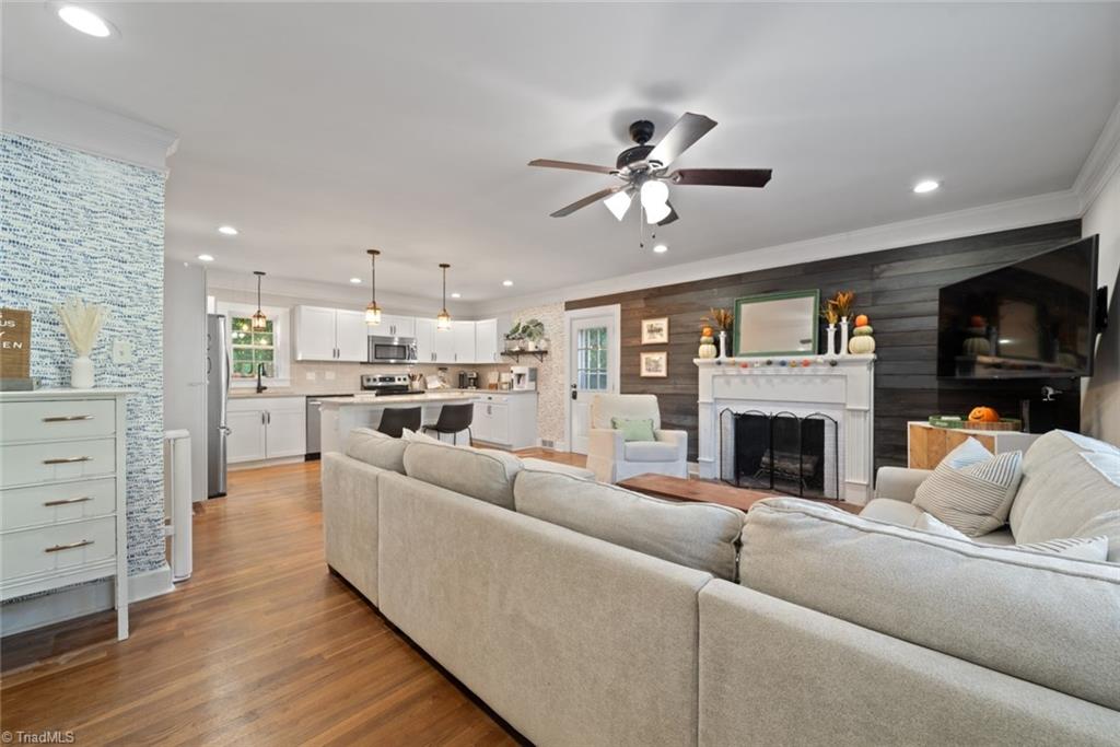 Winston-Salem, North Carolina 27104, United States, 3 Bedrooms Bedrooms, ,3 BathroomsBathrooms,Residential,Pending,36816