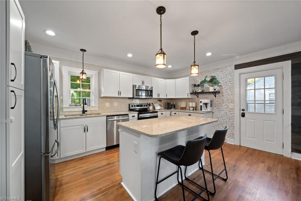 Winston-Salem, North Carolina 27104, United States, 3 Bedrooms Bedrooms, ,3 BathroomsBathrooms,Residential,Pending,36816