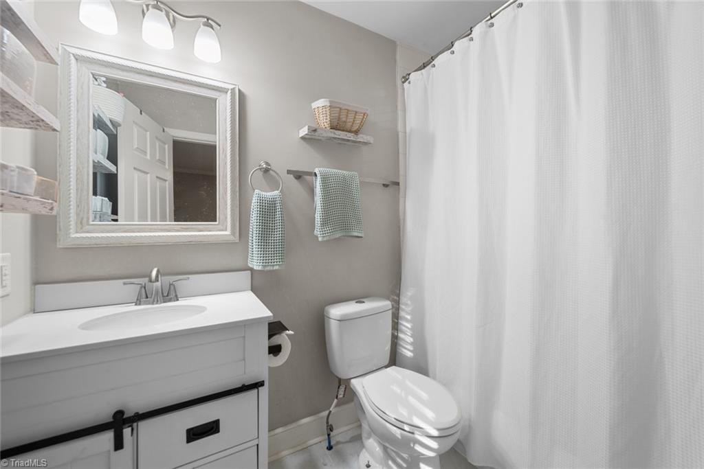 Winston-Salem, North Carolina 27104, United States, 3 Bedrooms Bedrooms, ,3 BathroomsBathrooms,Residential,Pending,36816