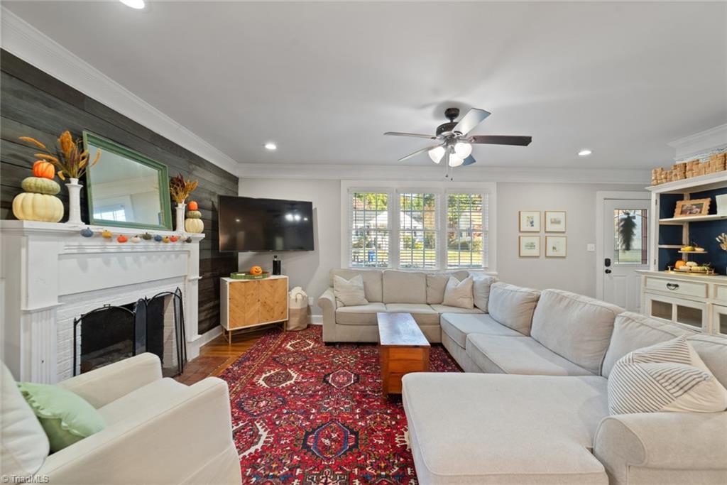 Winston-Salem, North Carolina 27104, United States, 3 Bedrooms Bedrooms, ,3 BathroomsBathrooms,Residential,Pending,36816