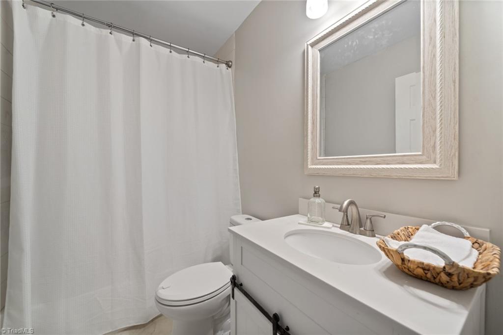 Winston-Salem, North Carolina 27104, United States, 3 Bedrooms Bedrooms, ,3 BathroomsBathrooms,Residential,Pending,36816