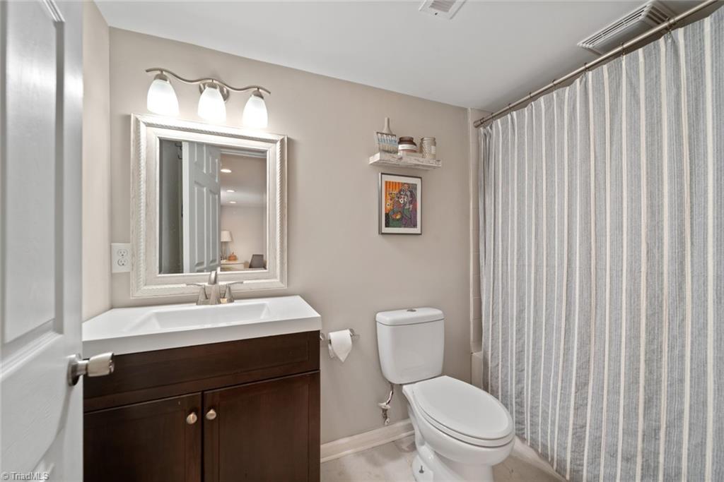 Winston-Salem, North Carolina 27104, United States, 3 Bedrooms Bedrooms, ,3 BathroomsBathrooms,Residential,Pending,36816