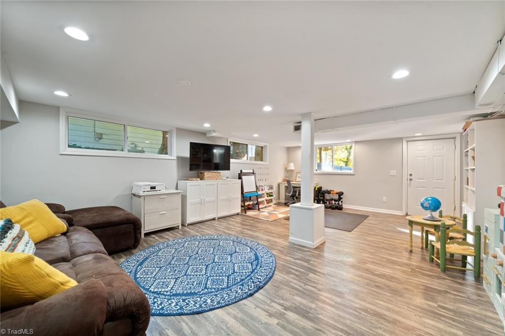 Winston-Salem, North Carolina 27104, United States, 3 Bedrooms Bedrooms, ,3 BathroomsBathrooms,Residential,Pending,36816