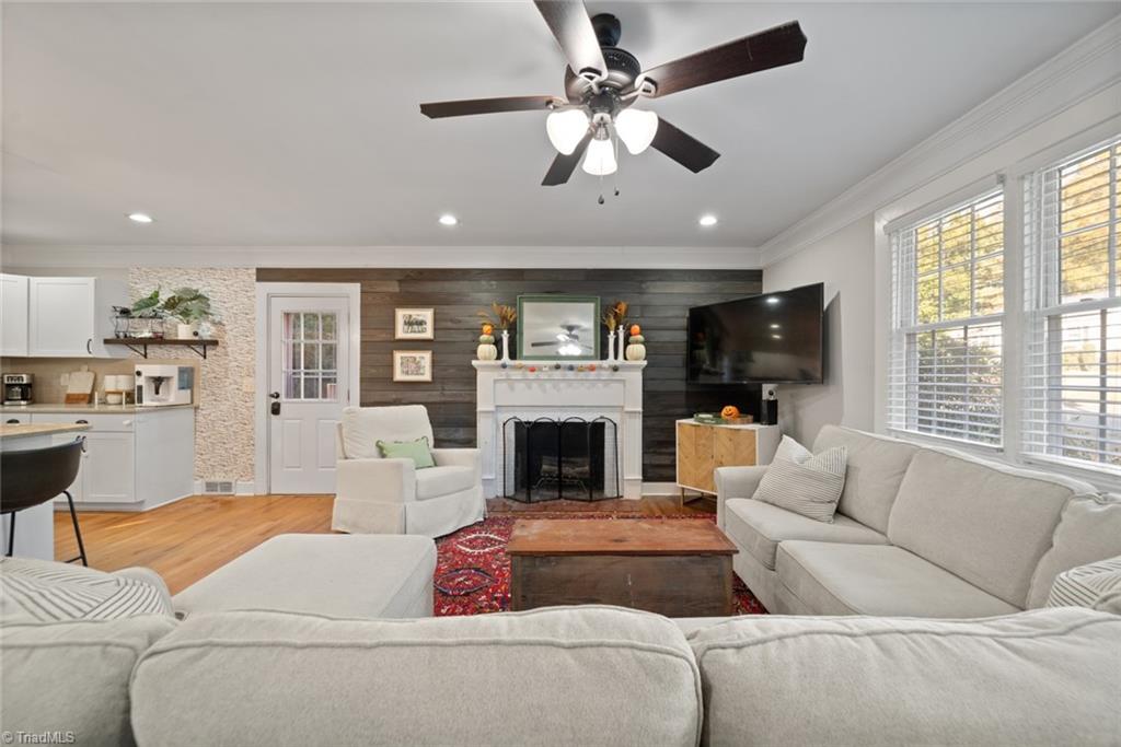 Winston-Salem, North Carolina 27104, United States, 3 Bedrooms Bedrooms, ,3 BathroomsBathrooms,Residential,Pending,36816