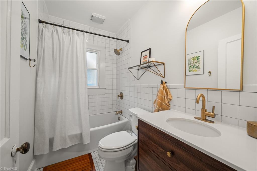 Winston-Salem, North Carolina 27103, United States, 3 Bedrooms Bedrooms, ,1 BathroomBathrooms,Residential,Active,204457