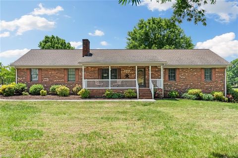 Homes For Sale - 1540 Thomas Road<br/> Lexington, NC 27295