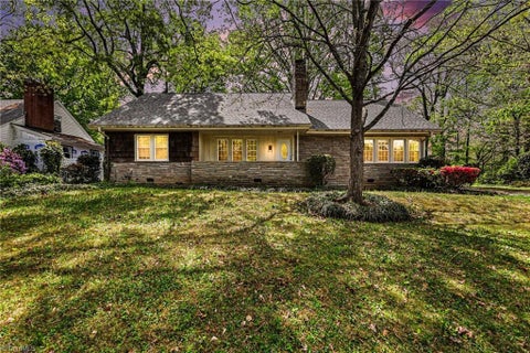 Homes For Sale - 711 Quaker Lane<br/> High Point, NC 27262