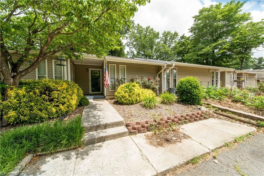 Photo of 2505 Tantelon Place, Winston-Salem, NC 27127 (MLS # 1222201)