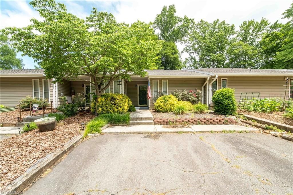 Photo of 2505 Tantelon Place, Winston-Salem, NC 27127 (MLS # 1222201)