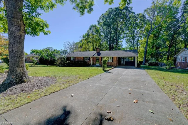 160 Thacker Road, photo 2 of 36
