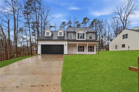 Homes For Sale - 122 Orville Drive<br/> High Point, NC 27260