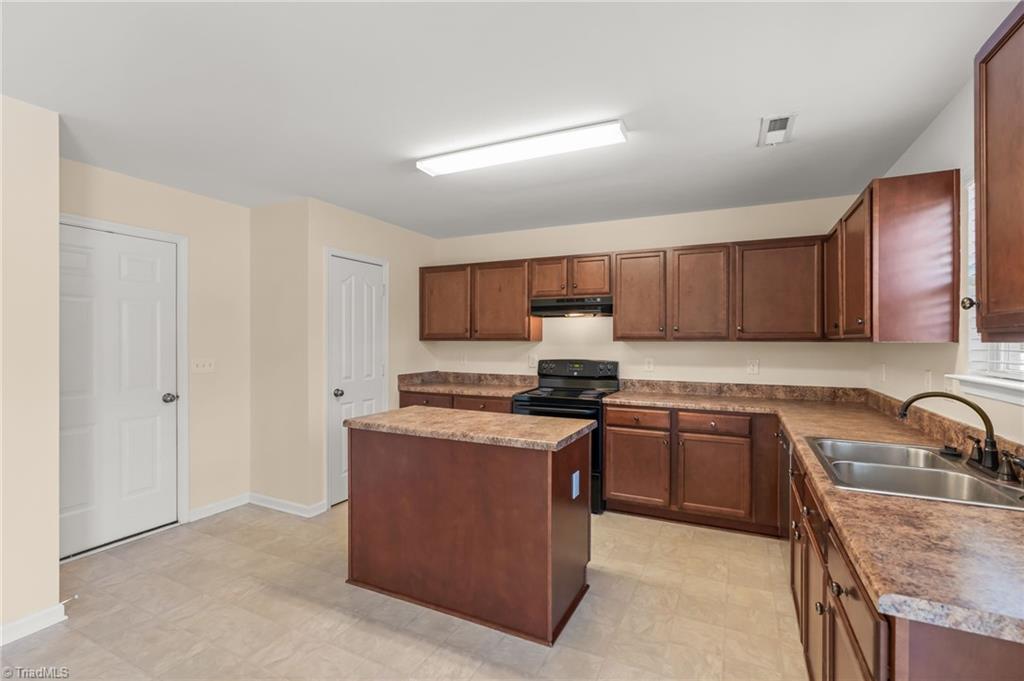 4881 Old Towne Village Circle, Pfafftown, North Carolina image 10
