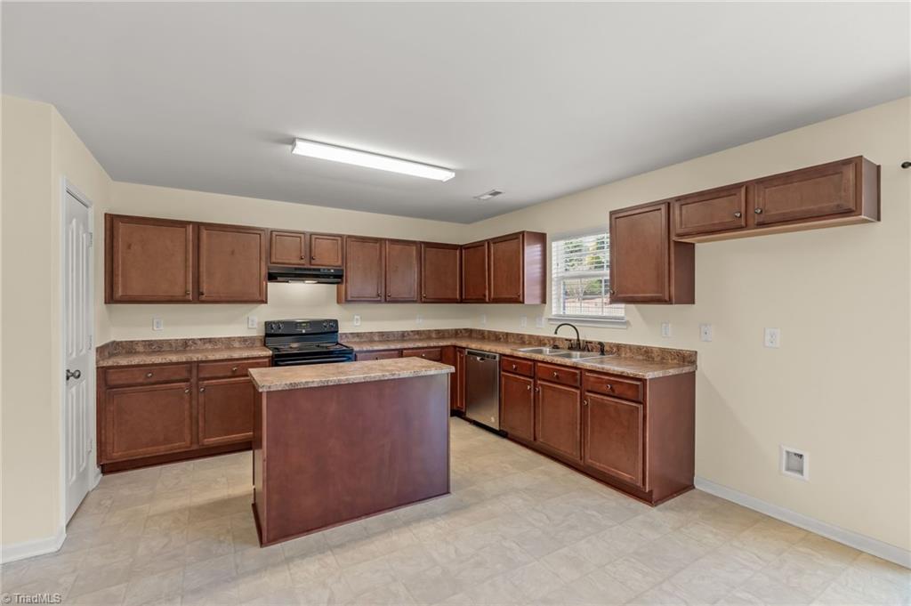 4881 Old Towne Village Circle, Pfafftown, North Carolina image 9