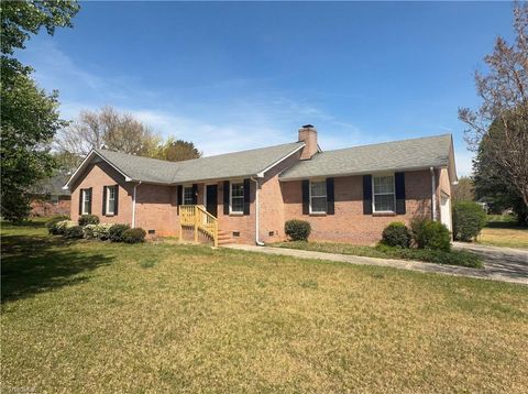 8301 Knight Village Circle Stokesdale NC 27357