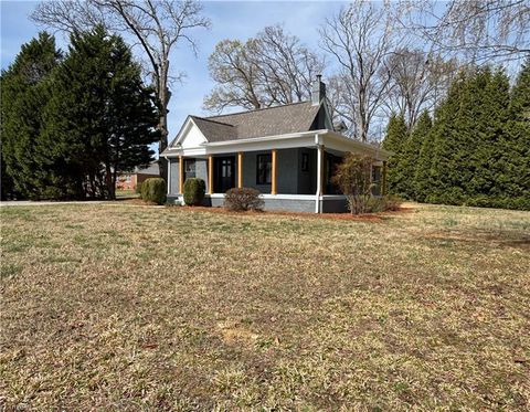 Homes For Sale - 5264 Hilltop Road<br/> Jamestown, NC 27282