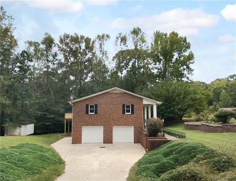 2286 Lynn Circle Trinity NC 27370