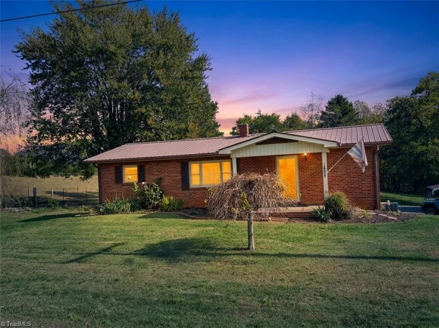 1454 Pleasant Ridge Road, photo 2 of 24