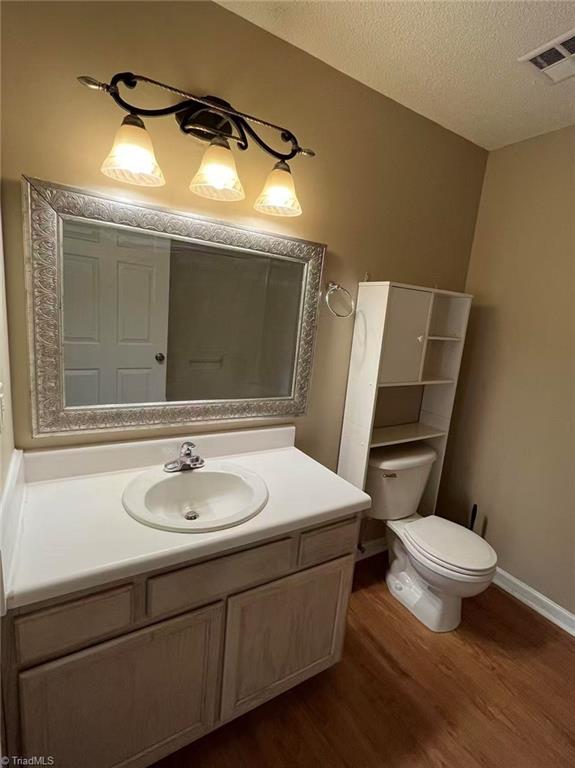 7135 Friendly Avenue