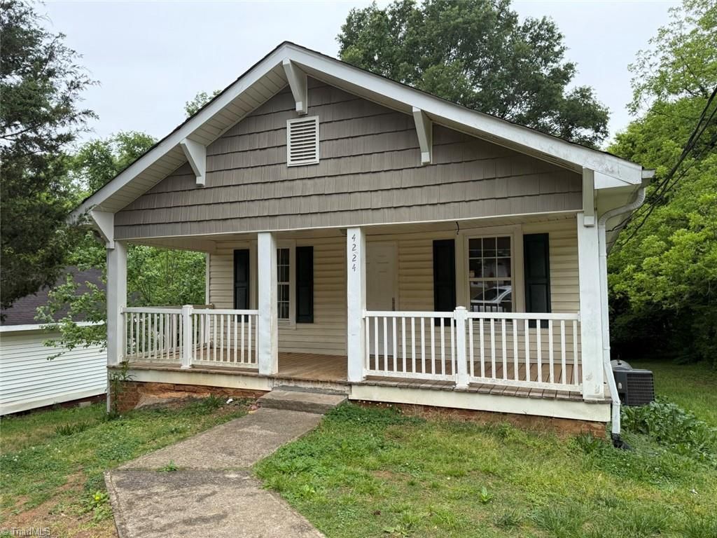 Photo of 4224 Ogburn Avenue, Winston-Salem, NC 27105 (MLS # 1218930)