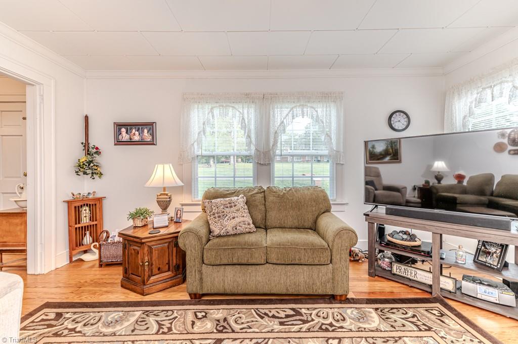 201 Colonial Avenue, Goldston, North Carolina image 4