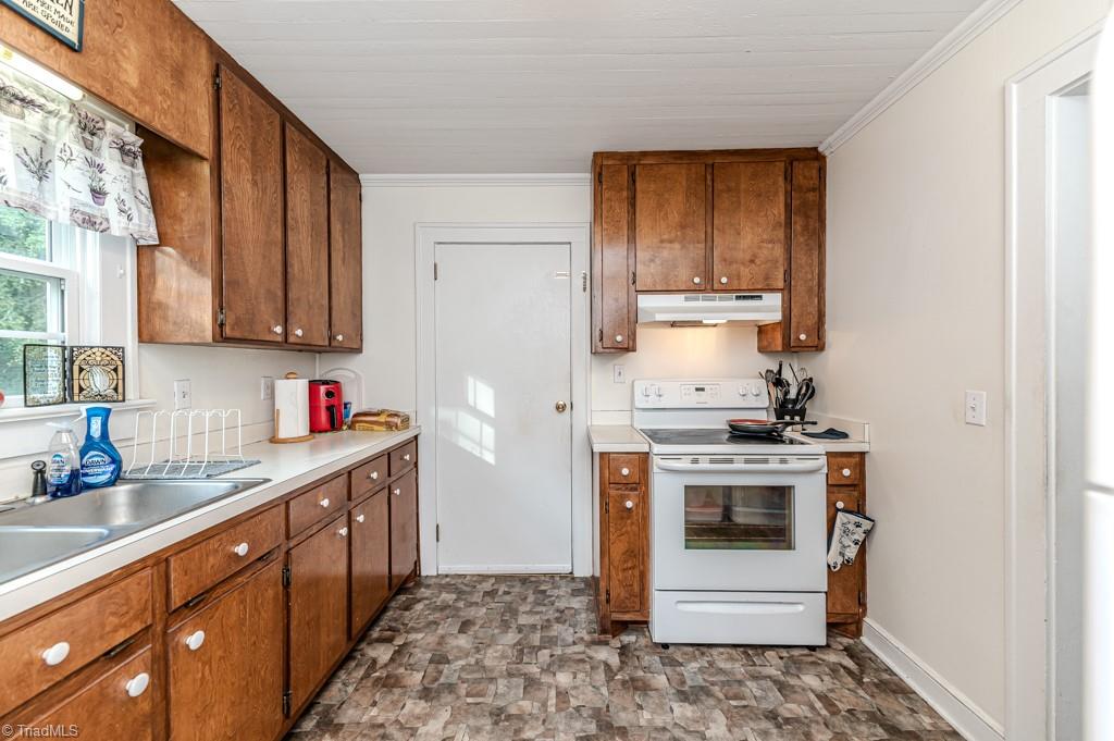 201 Colonial Avenue, Goldston, North Carolina image 9