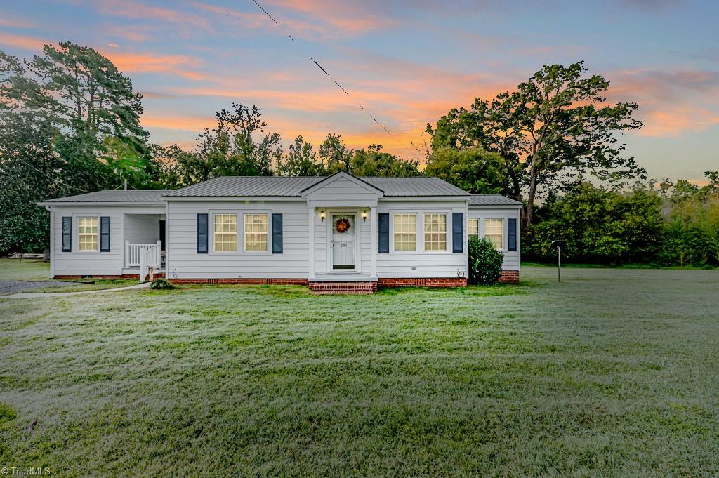 201 Colonial Avenue, Goldston, North Carolina image 1