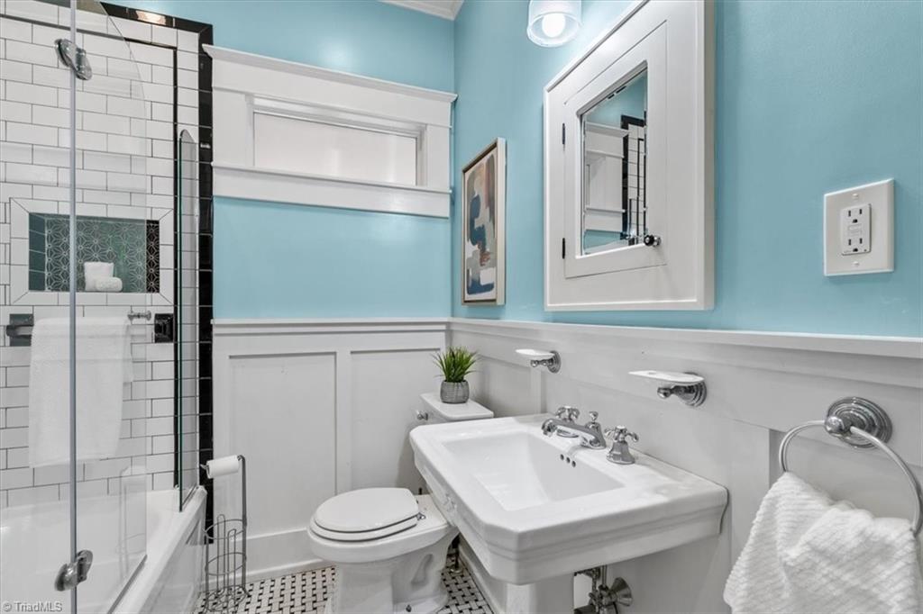 Greensboro, North Carolina 27403, United States, 4 Bedrooms Bedrooms, ,2 BathroomsBathrooms,Residential,Active,122246