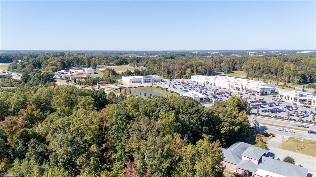 4529 W Wendover Avenue