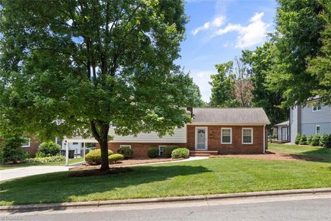 Single Family Residence in Winston Salem NC 2720 Lansdale Lane.jpg