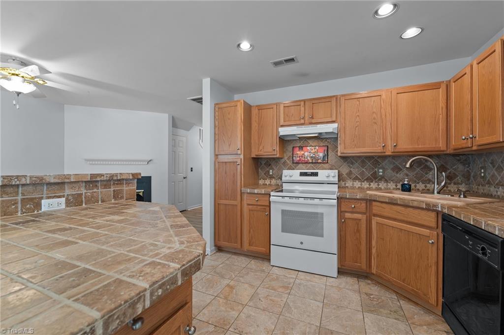6361 Double Eagle Drive, Whitsett, North Carolina image 14