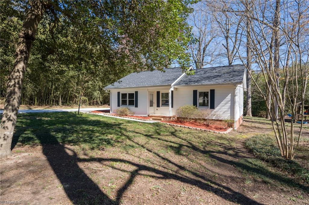 Photo 4 of 41 of 105 Debanne Road house