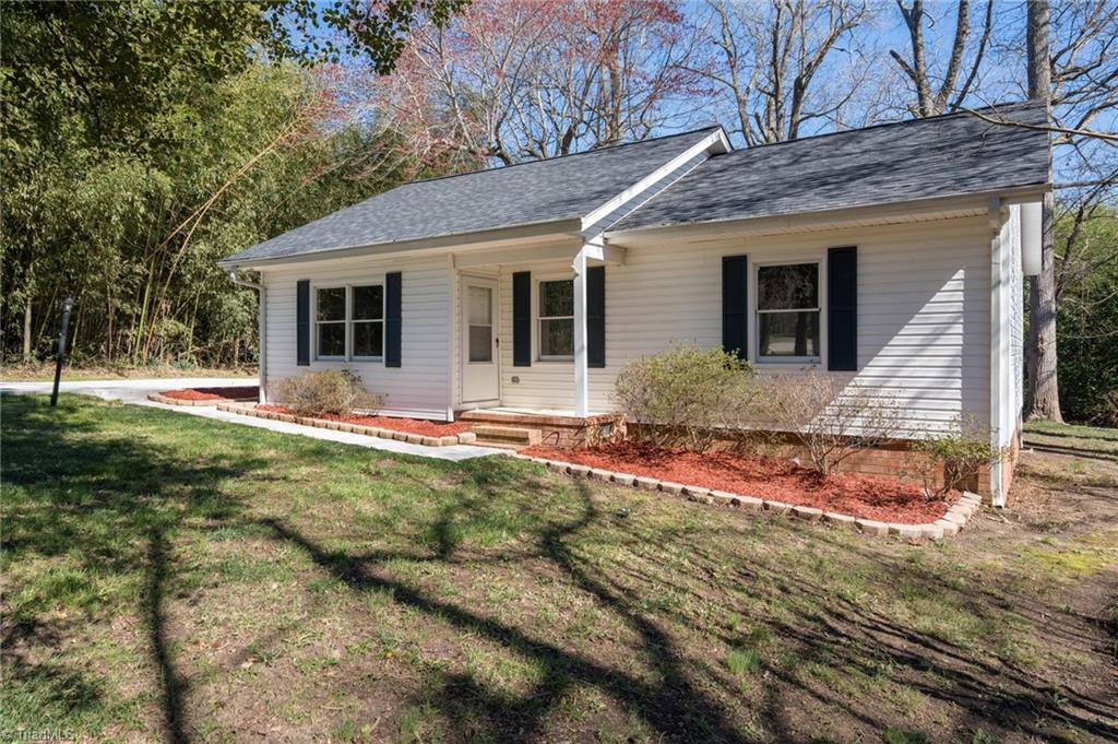 Photo 3 of 41 of 105 Debanne Road house