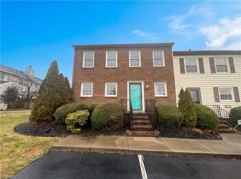 Townhouse For Sale - 2202 Huntington Road #F1<br/> Burlington, NC 27215