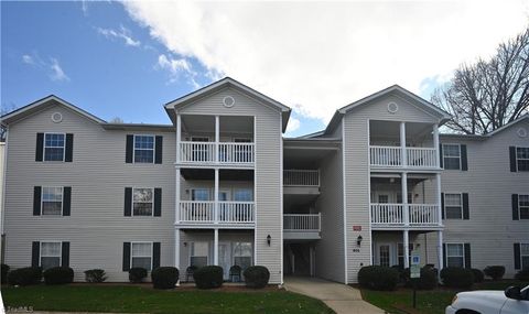 Homes For Sale - 905 Hanahan Court #2A<br/> Greensboro, NC 27409