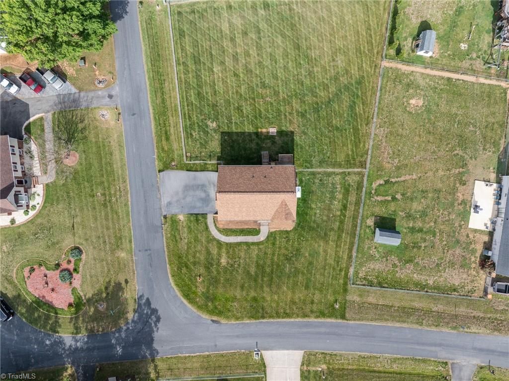 Photo of 136 Central Ridge Court, Clemmons, NC 27012 (MLS # 1218792)