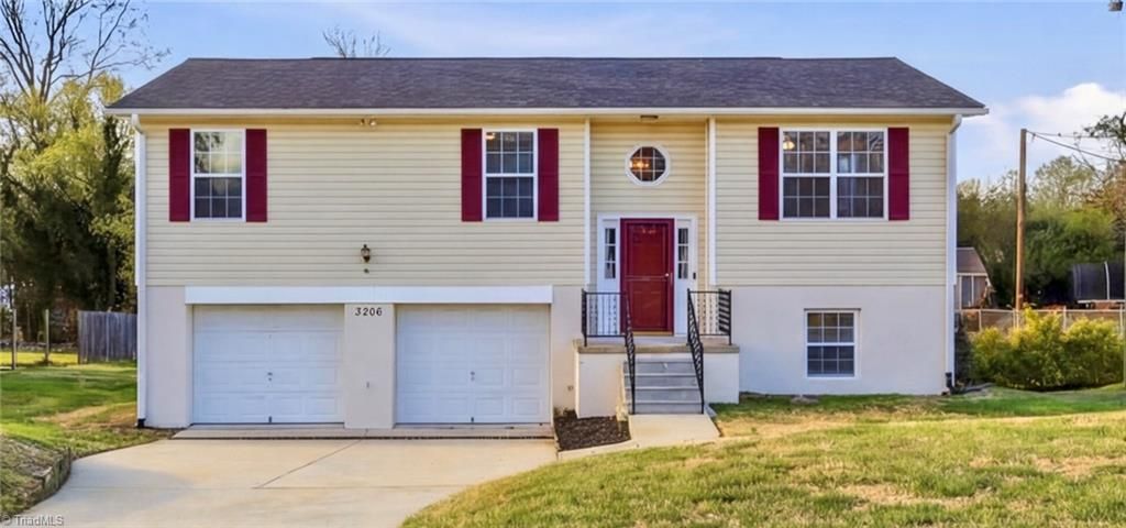 Photo of 3206 Crestview Drive, High Point, NC 27260 (MLS # 1212922)