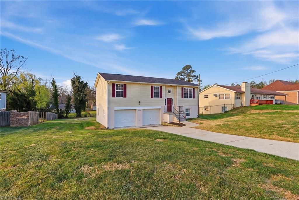 Photo of 3206 Crestview Drive, High Point, NC 27260 (MLS # 1212922)