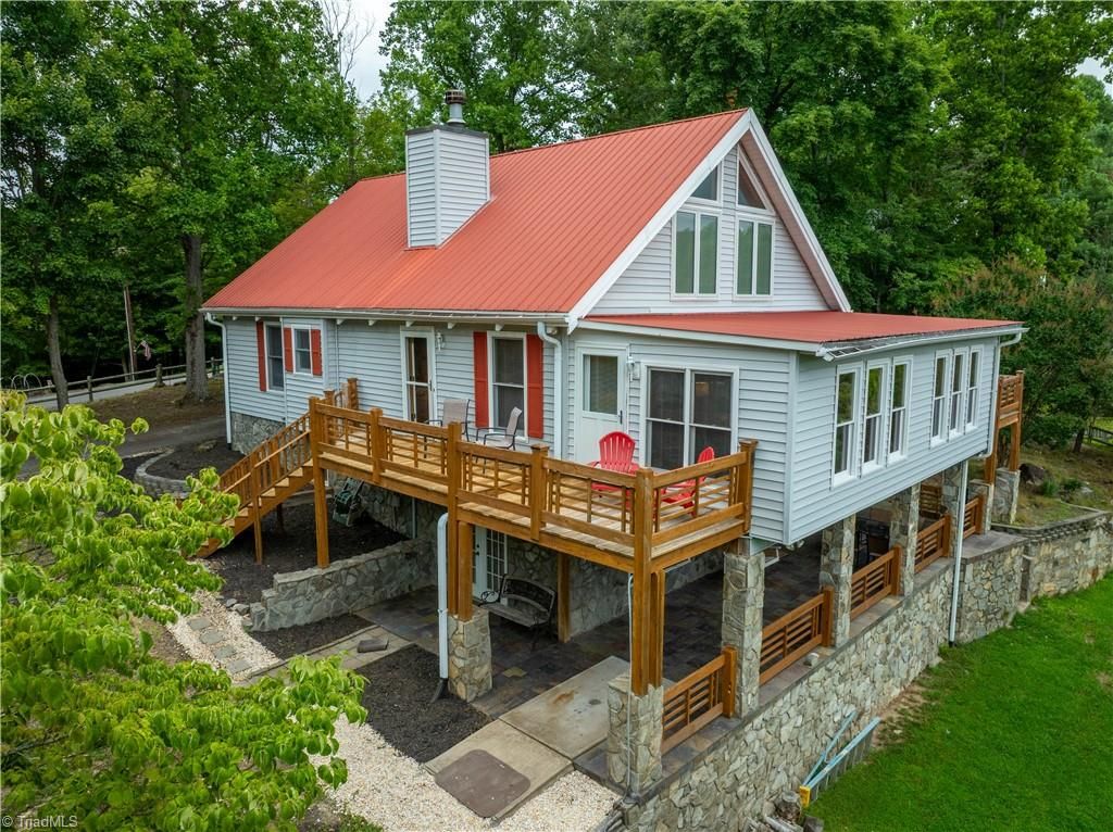 Photo of 197 Fairview Drive, Traphill, NC 28685 (MLS # 1212783)